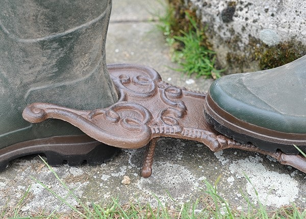Cast iron boot jack