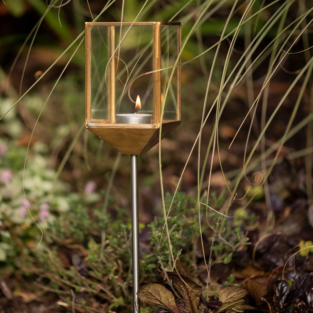 Low stake tealight lantern