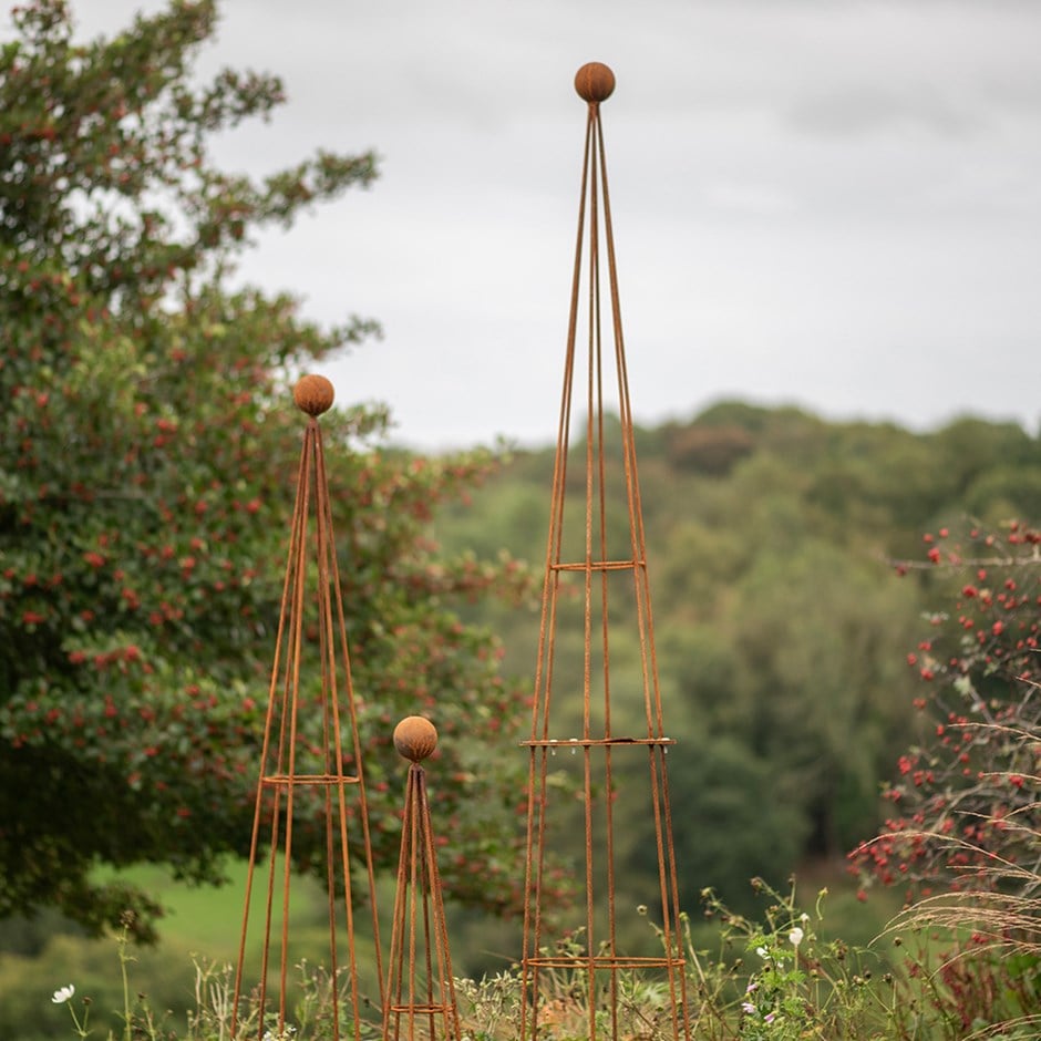 Obelisk with large ball top - rust