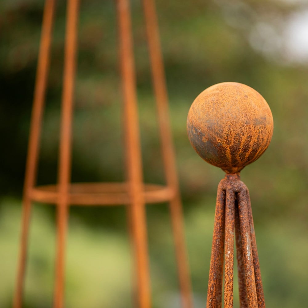 Obelisk with large ball top - rust