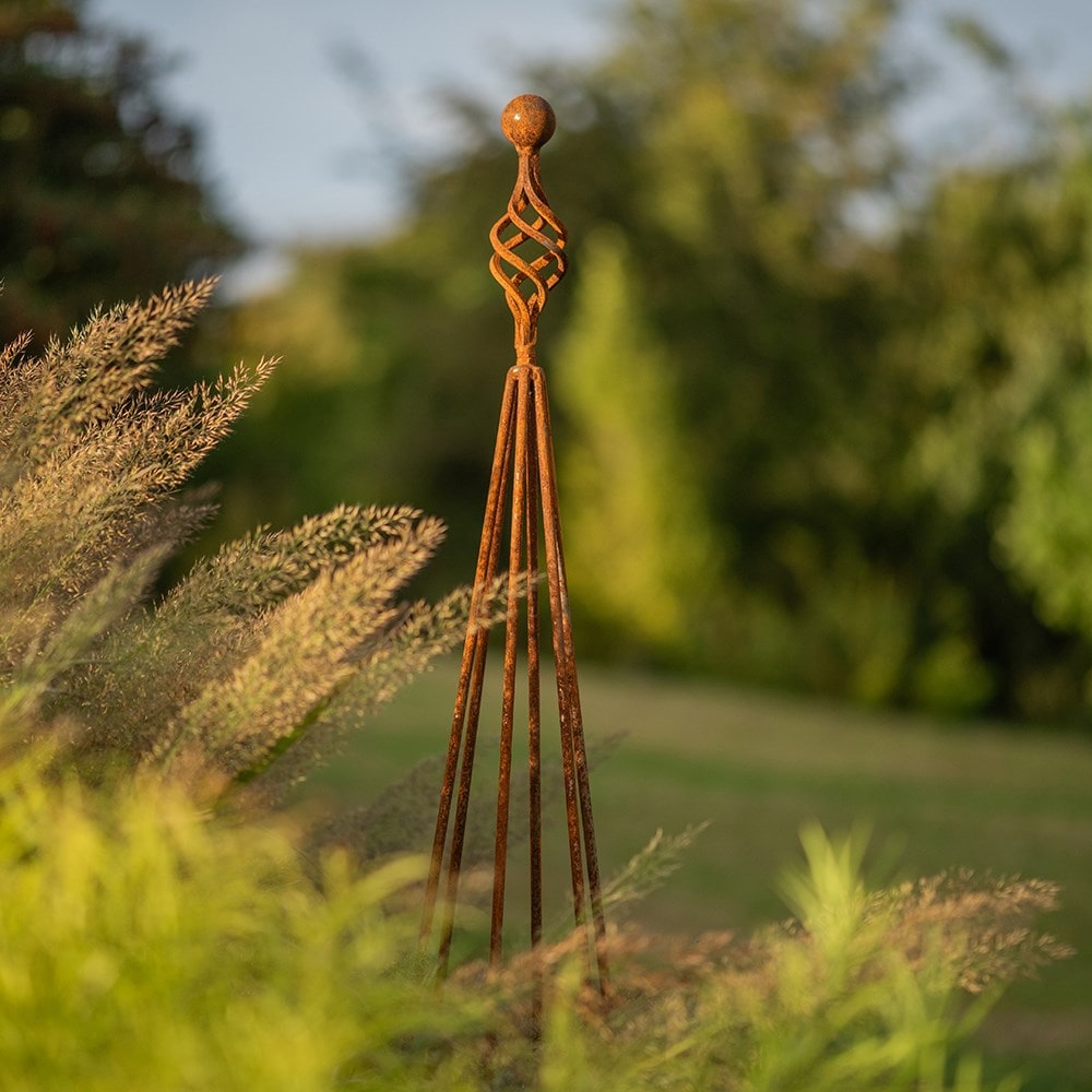 Elegant garden obelisk - rust