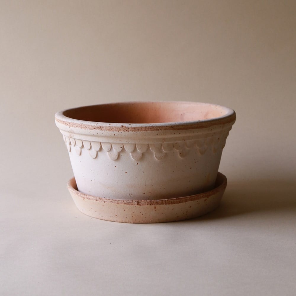 Scalloped tapered plant bowl & saucer - terracotta
