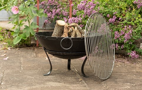 Fire pits & barbecues