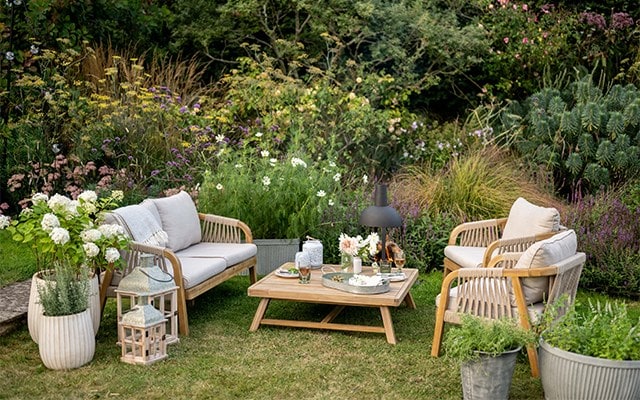 OUTDOOR LIVING EVENT