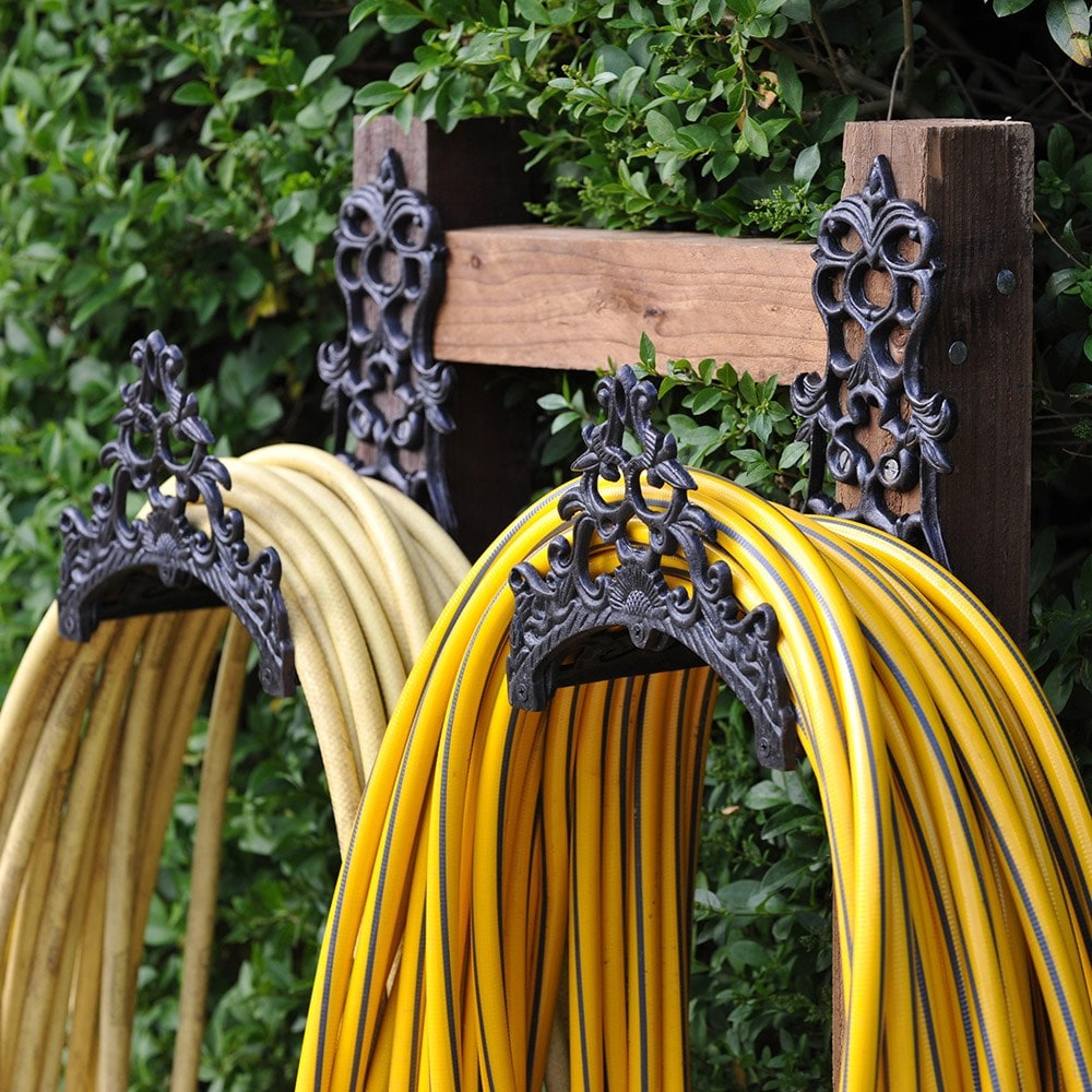 Cast iron hose tidy