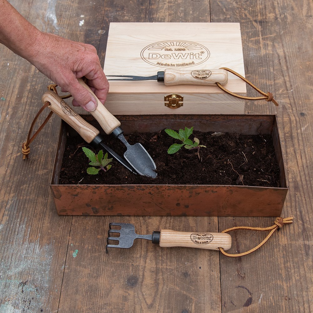 Buy hand tools cheap