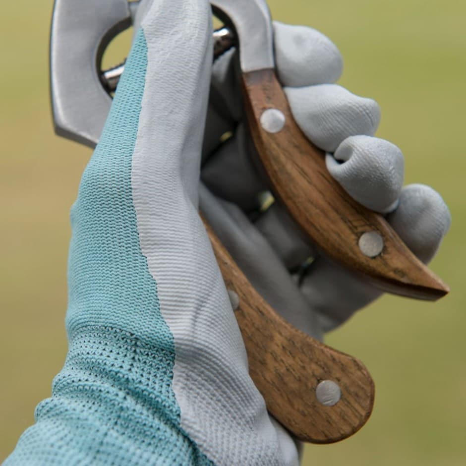Showa Blue nitrile gardening gloves 370 - wet and dry grip