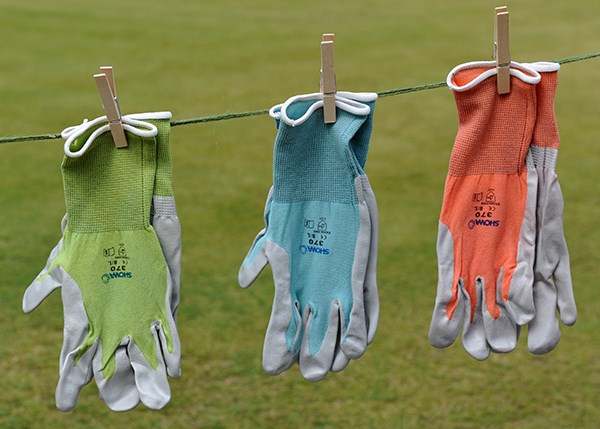 Showa Blue nitrile gardening gloves 370 - wet and dry grip