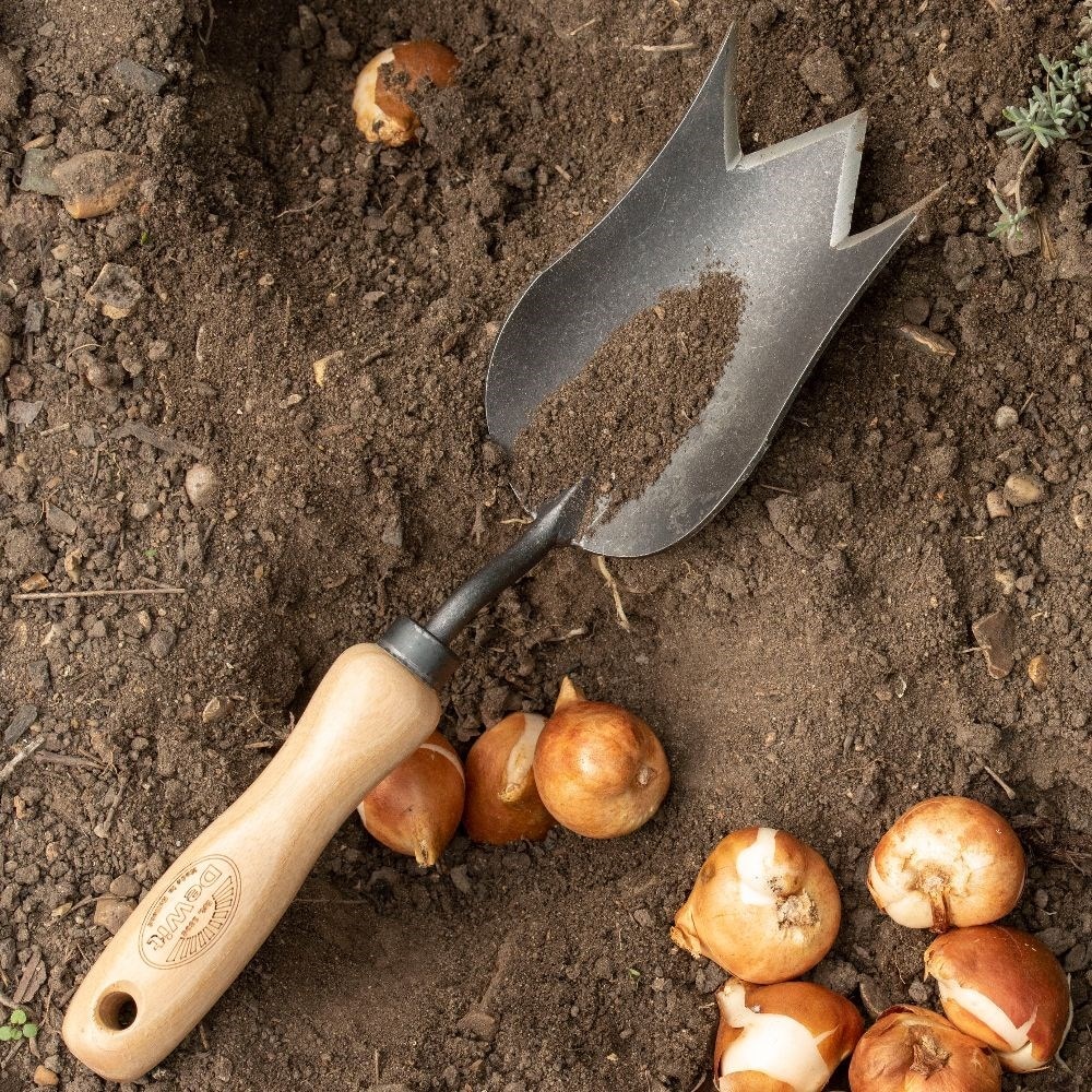 DeWit tulip trowel