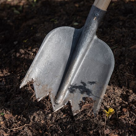 Picture of DeWit lightweight compost/soil shovel