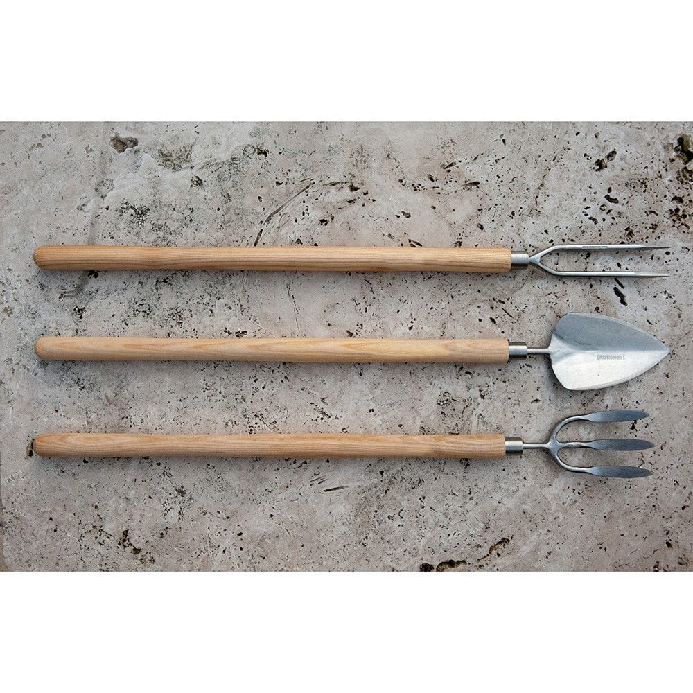 Long handled deals trowel