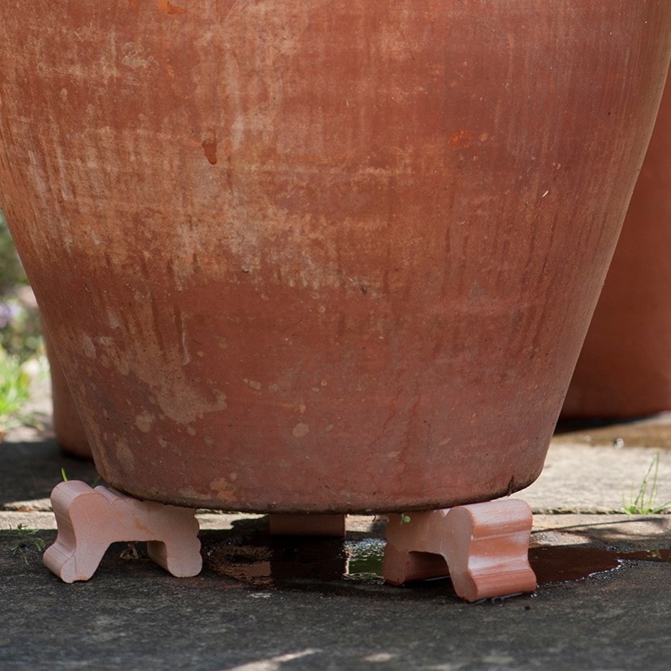 Terracotta pot feet