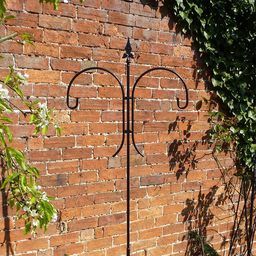 Double shepherd's hook bird feeding station - black