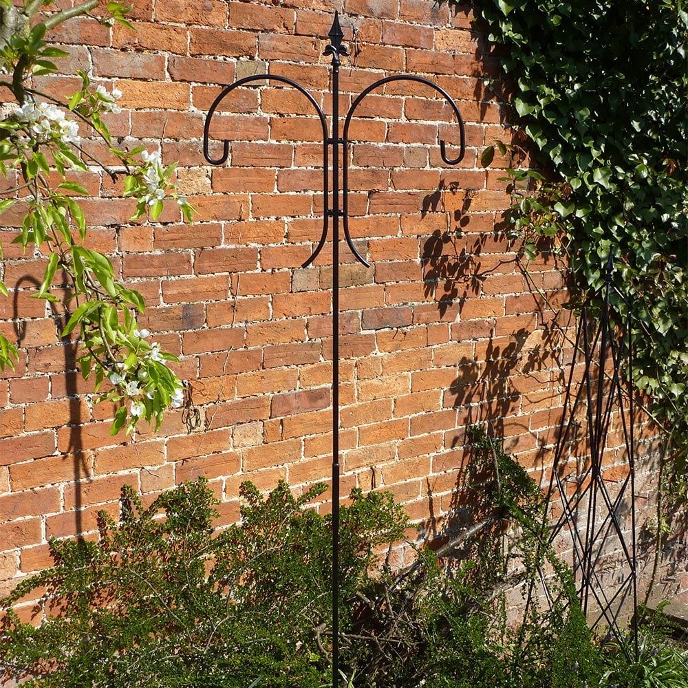 Double shepherd's hook bird feeding station - black