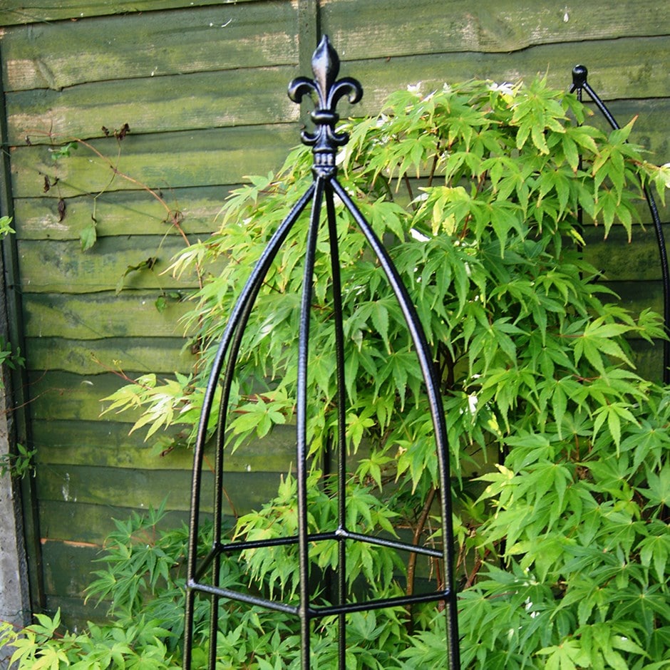 Buy Gothic obelisk: Delivery by Crocus