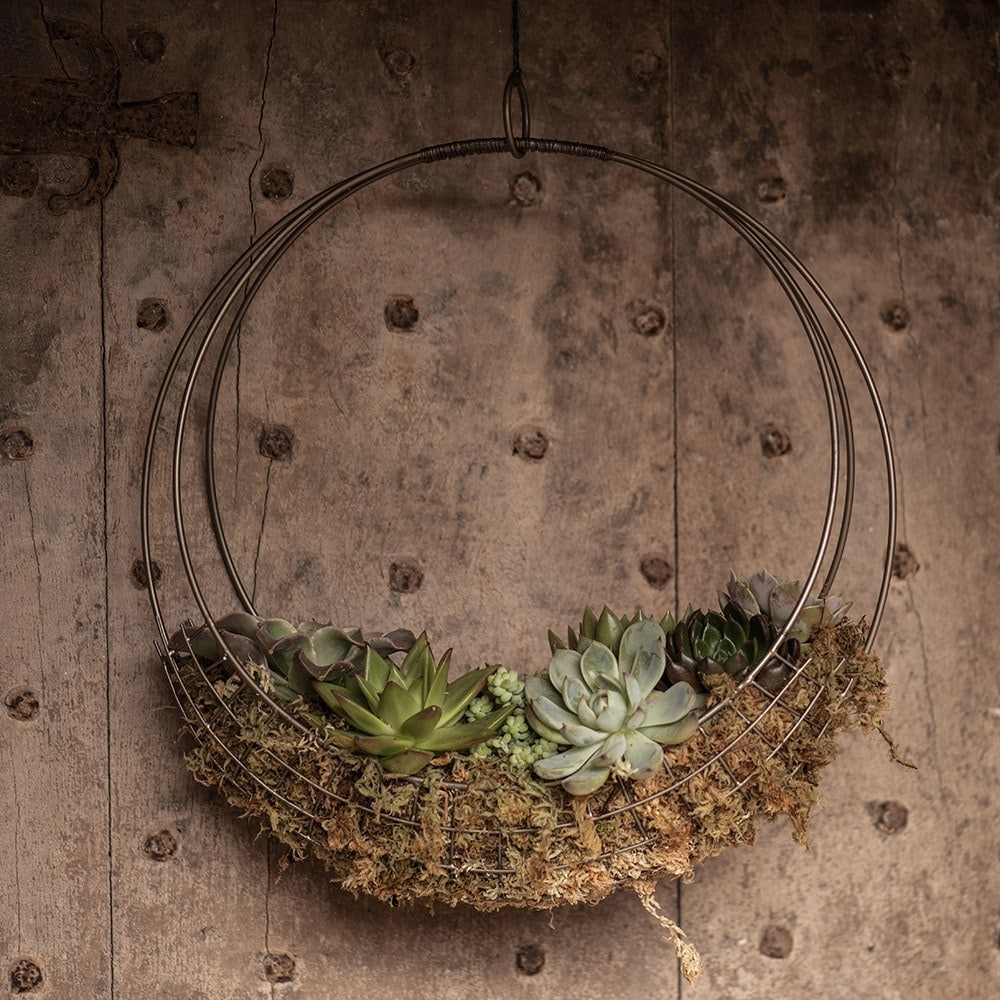 Hanging wreath basket