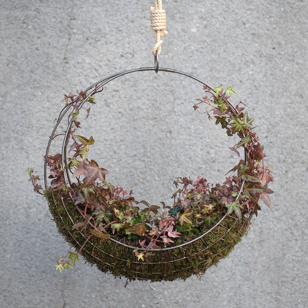 Hanging wreath basket