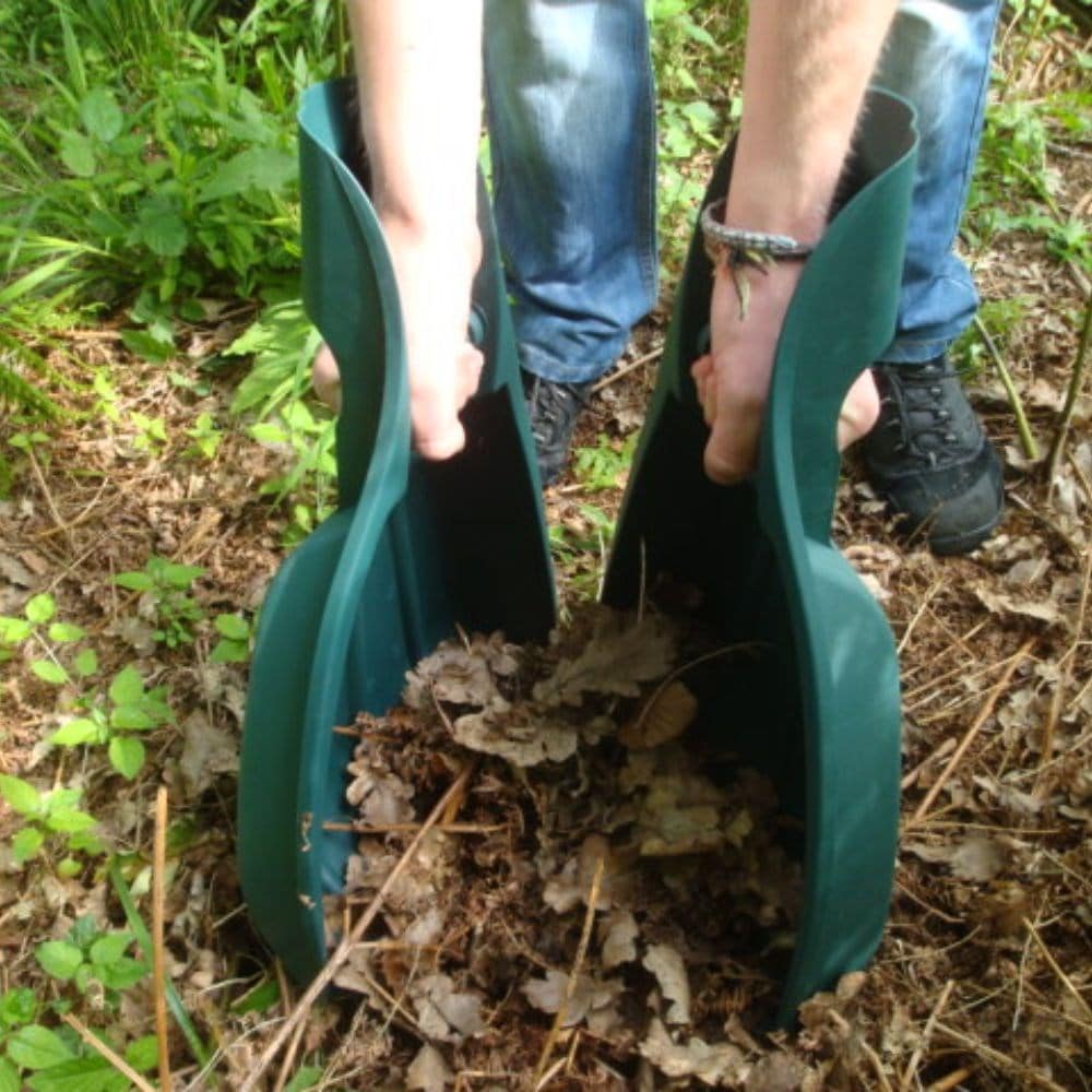 Hand held leaf grabbers