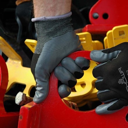 Showa black nitrile gardening gloves 370 - wet and dry grip
