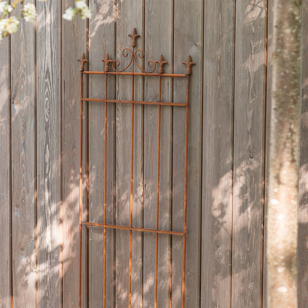 Fleur de lys trellis plant support - rust