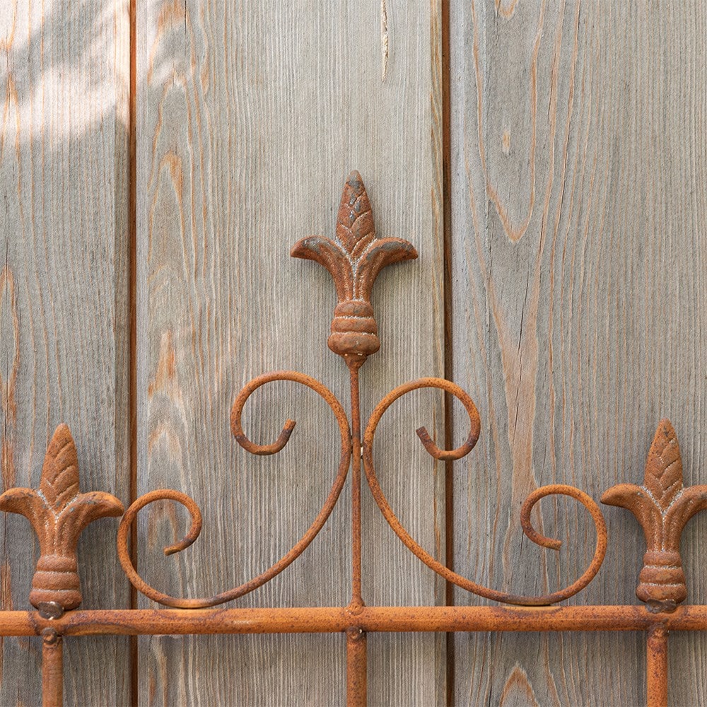 Fleur de lys trellis plant support - rust