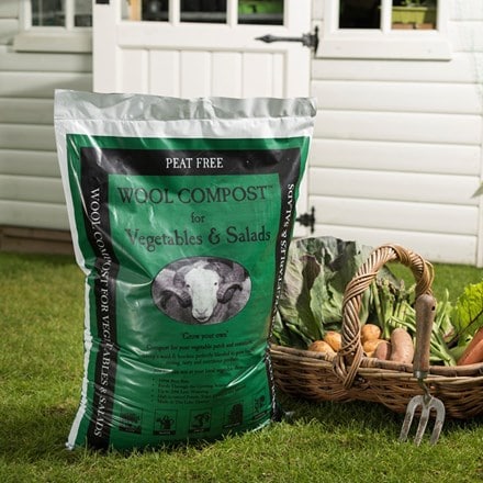 Peat-free wool compost for vegetables and salad