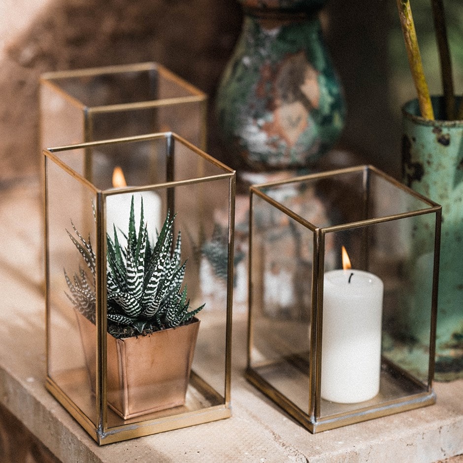 Simple terrarium / tealight holder with tray base