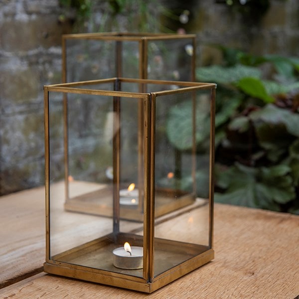 Simple terrarium / tealight holder with tray base