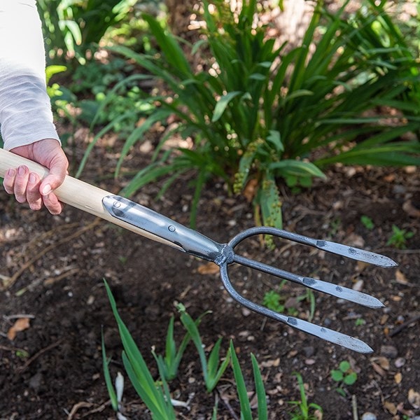DeWit garden fork 3 prong ash handle 
