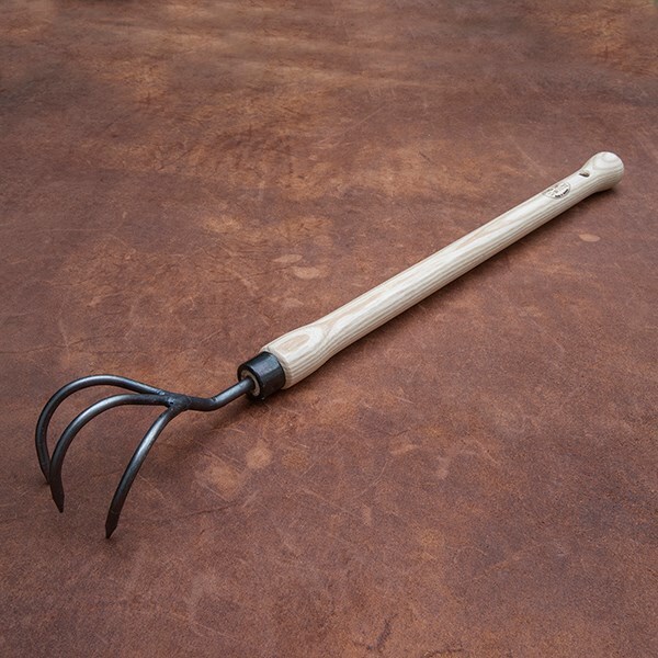 DeWit 3-Tine Cultivator With Short Handle - Hand-Forged Boron Steel Garden Tool