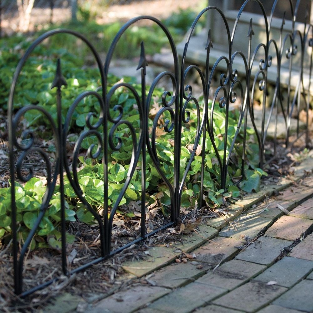 Scroll and finial border edge