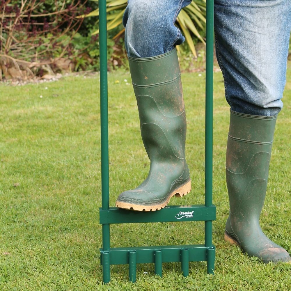 Garden hollow store tine aerator