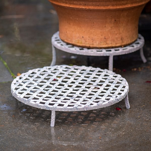 Pot stand - aged chalky zinc