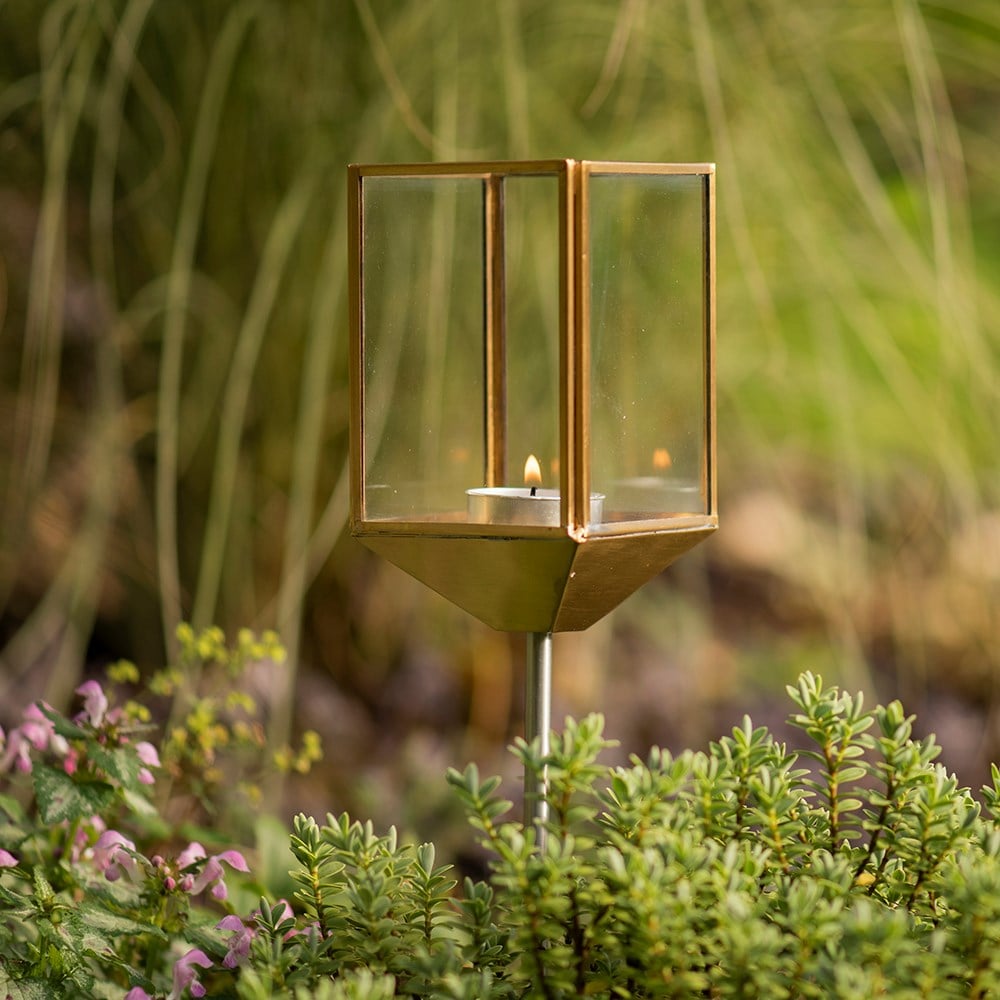 Low stake tealight lantern
