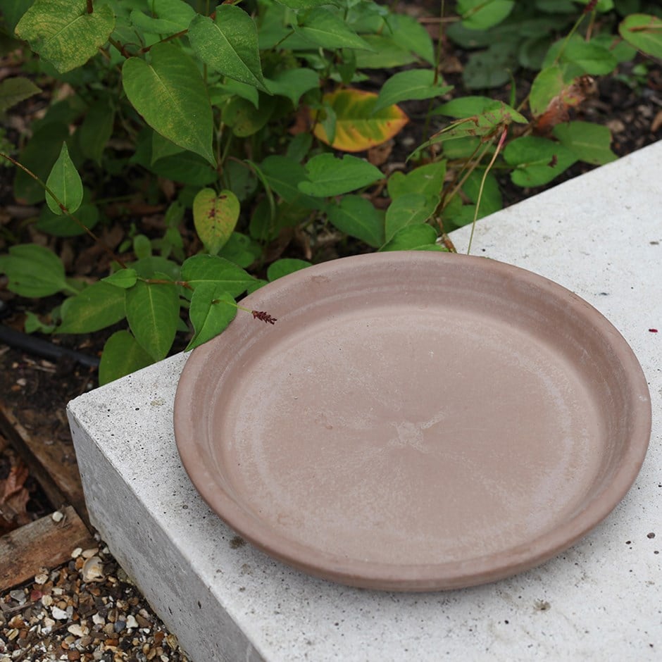 Water-resistant terracotta saucer grey