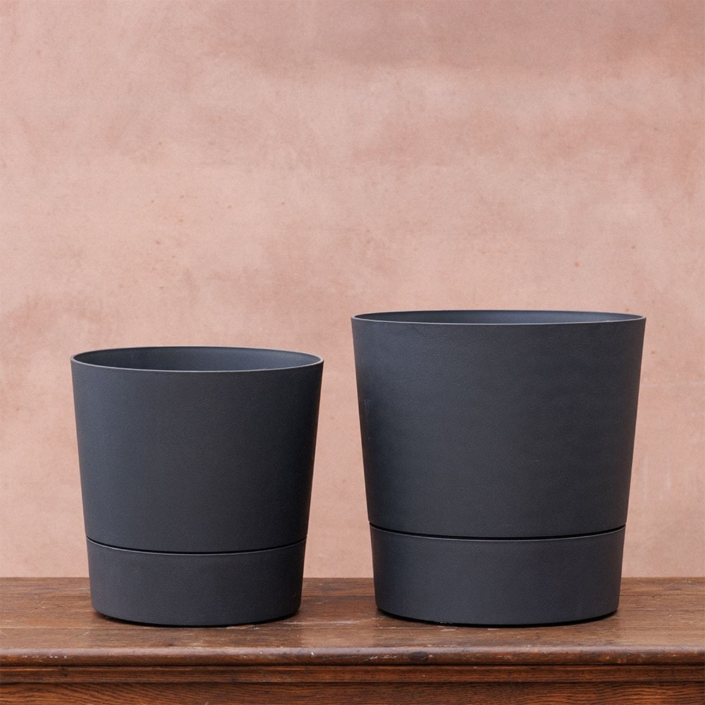 Self-watering plant pot - dark grey