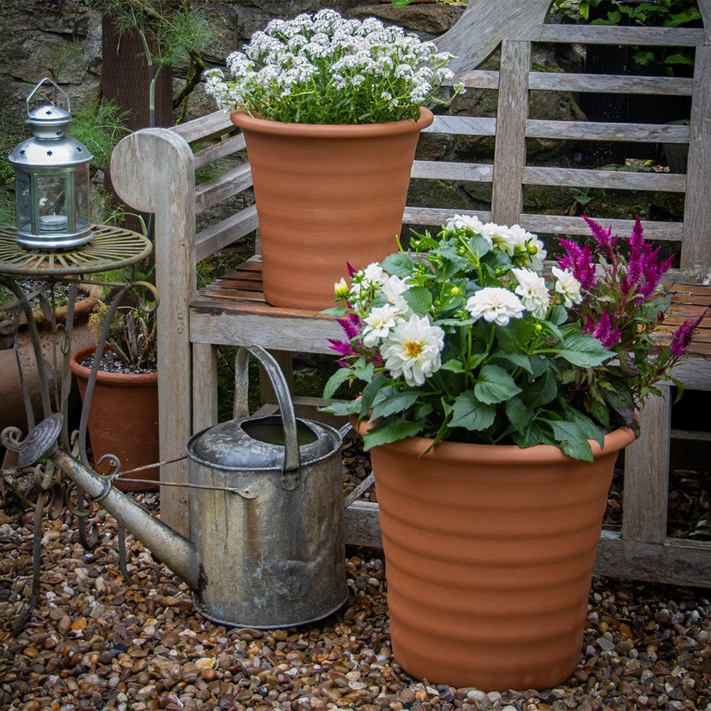 Terracotta ribbed flowerpot small