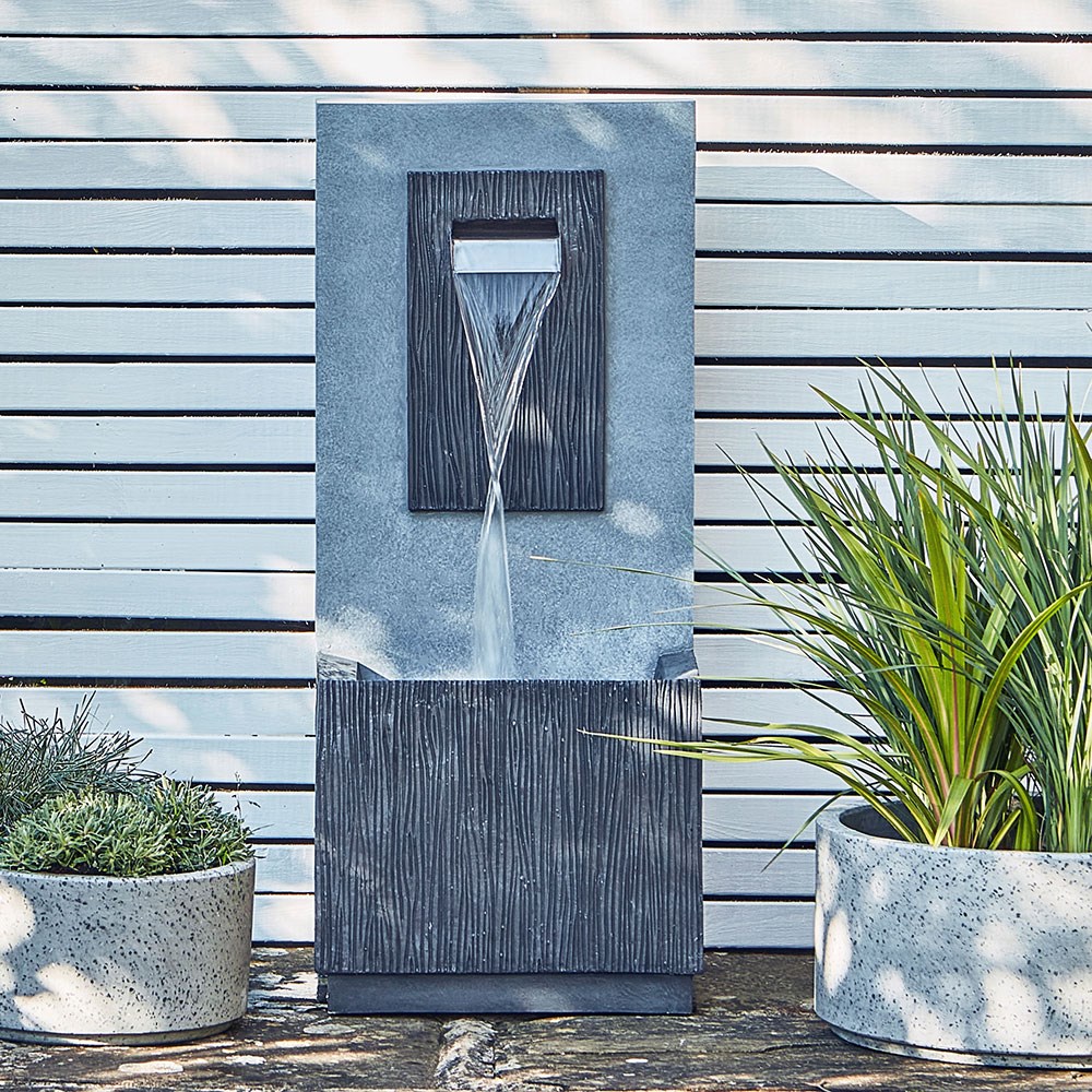 Outdoor contemporary water feature cement