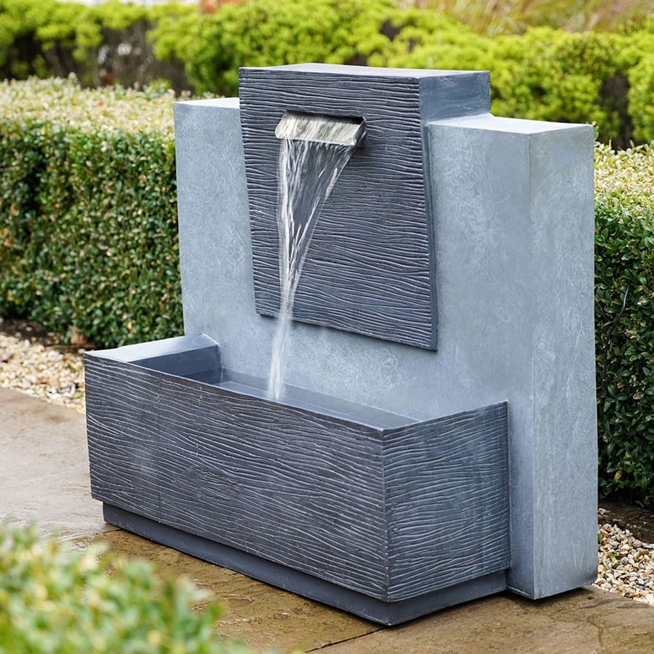 Large outdoor contemporary water feature 