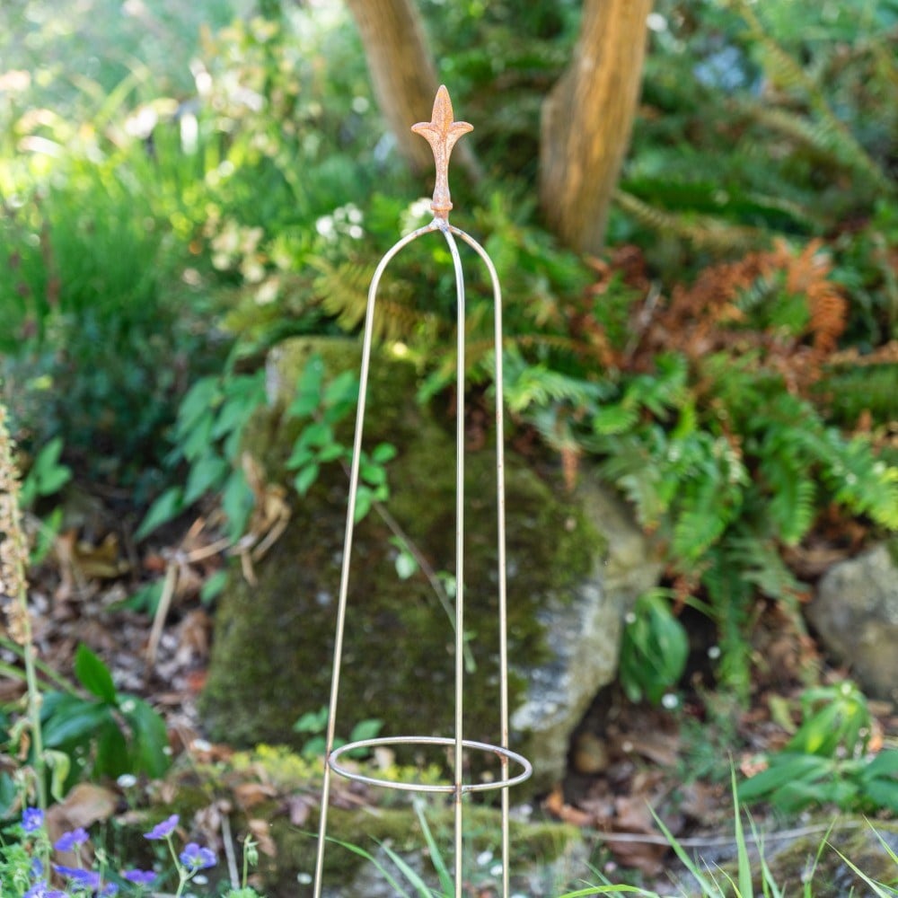 Rushton flame obelisk - rust