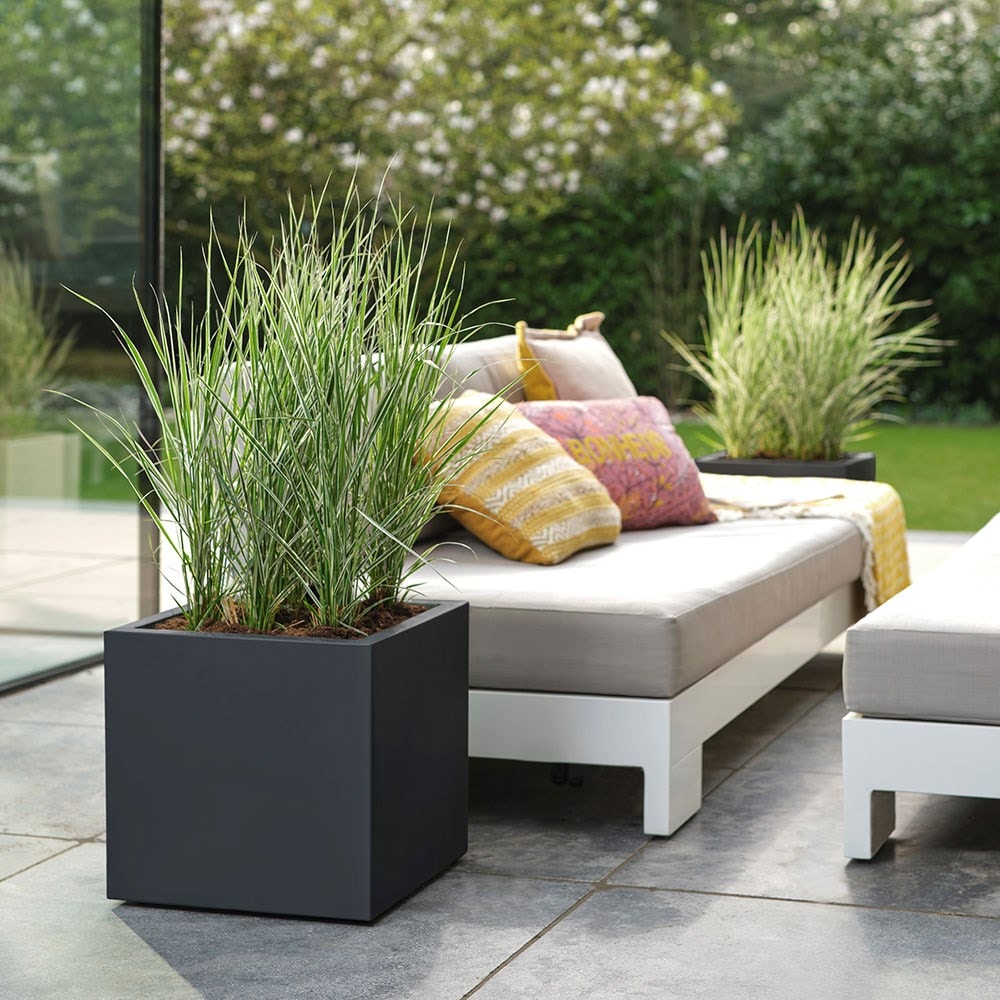 Square planter with wheels - black