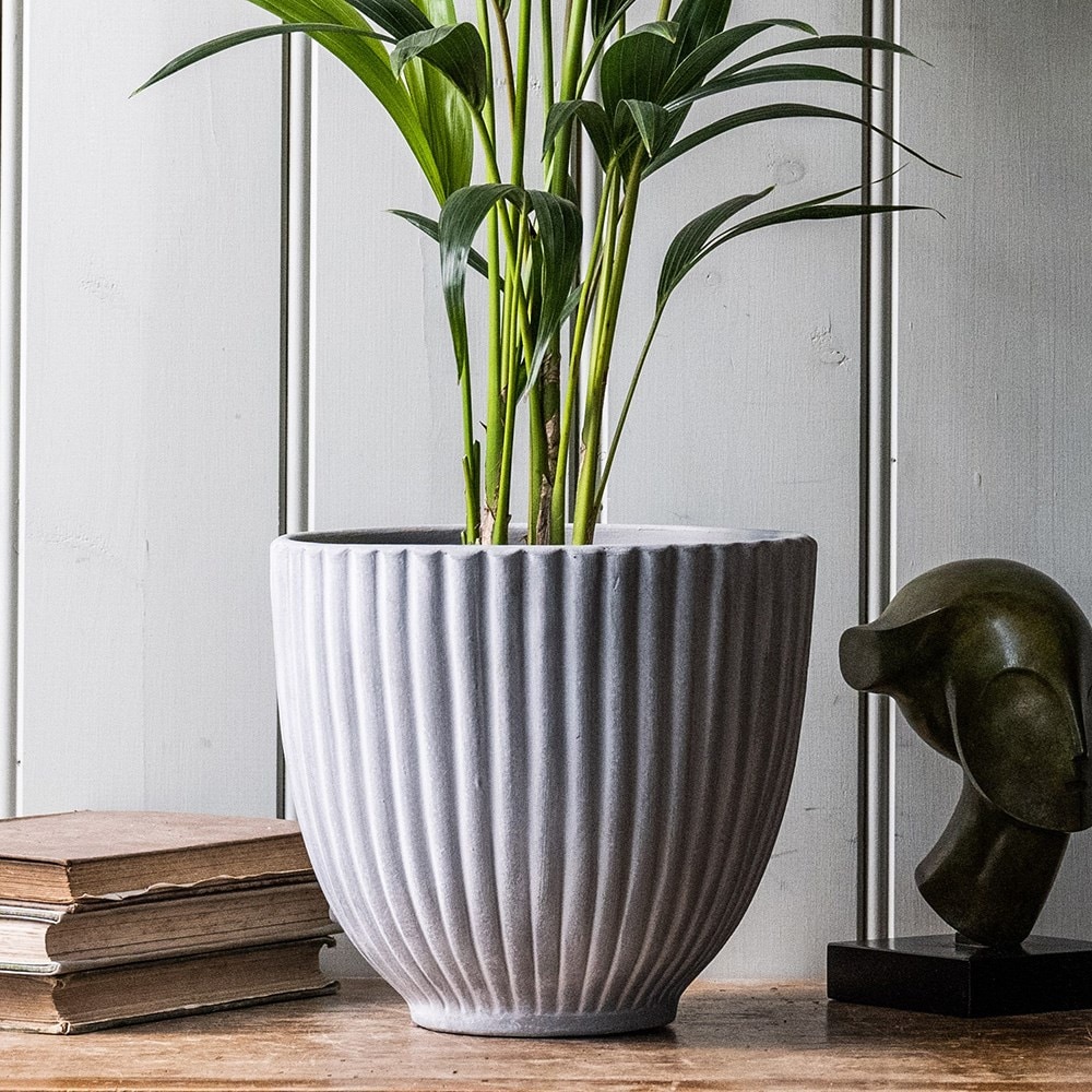 Ribbed terracotta plant pot - light grey