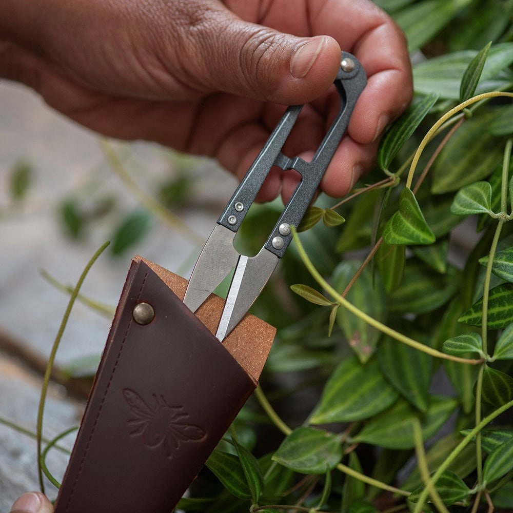 Steel garden snips with leather pouch