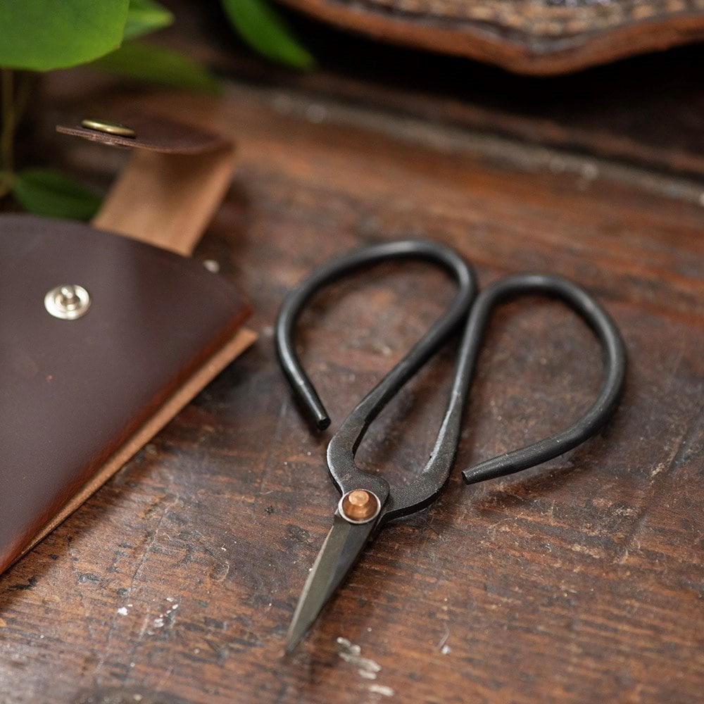 Small steel scissors with leather pouch