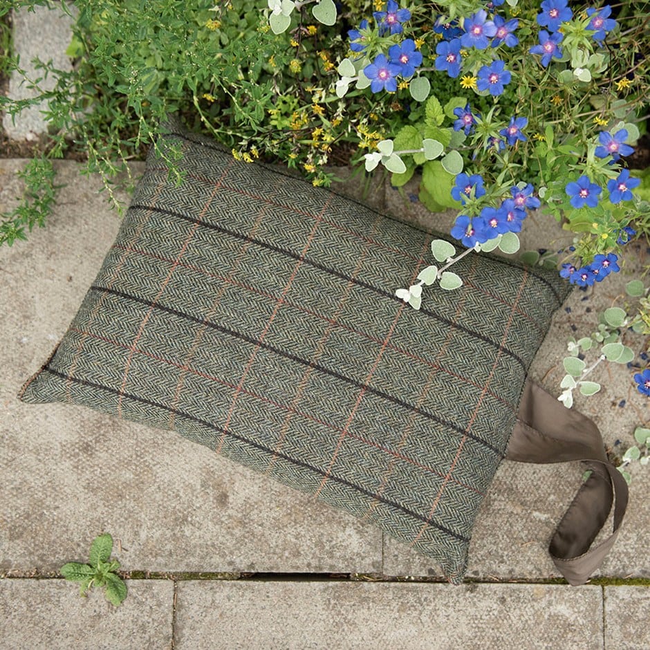 Tweed garden kneeler - green