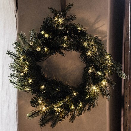 Indoor/outdoor light up wreath