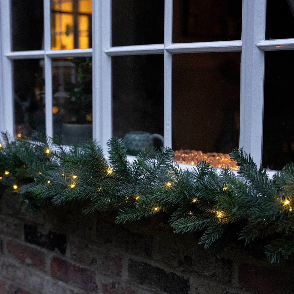 Indoor/outdoor light up garland