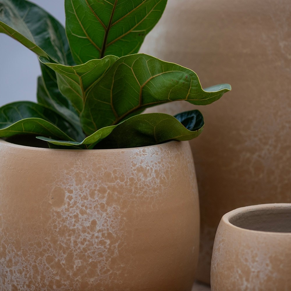 Stone effect round plant pot - light brown