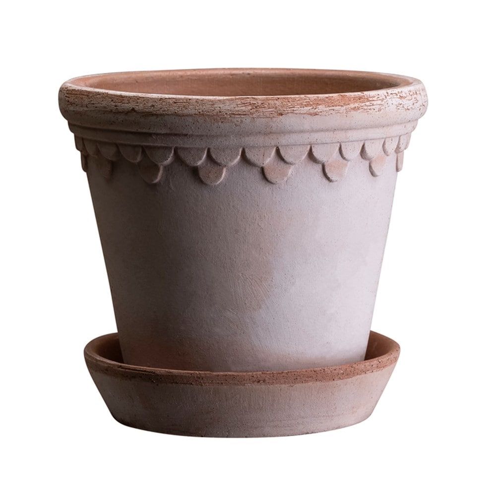 Scalloped tapered plant pot with saucer - terracotta