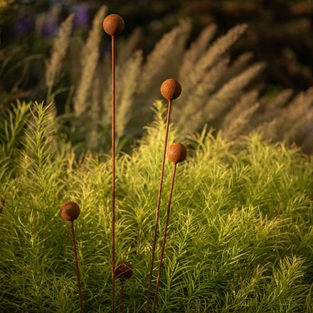 Multi ball cluster plant stake - rust
